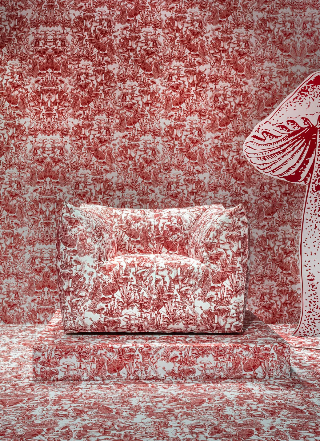 Poltrona B&B Italia Le Bambole x Stella McCartney design Mario Bellini con stampa Fungi Forest vista immersiva