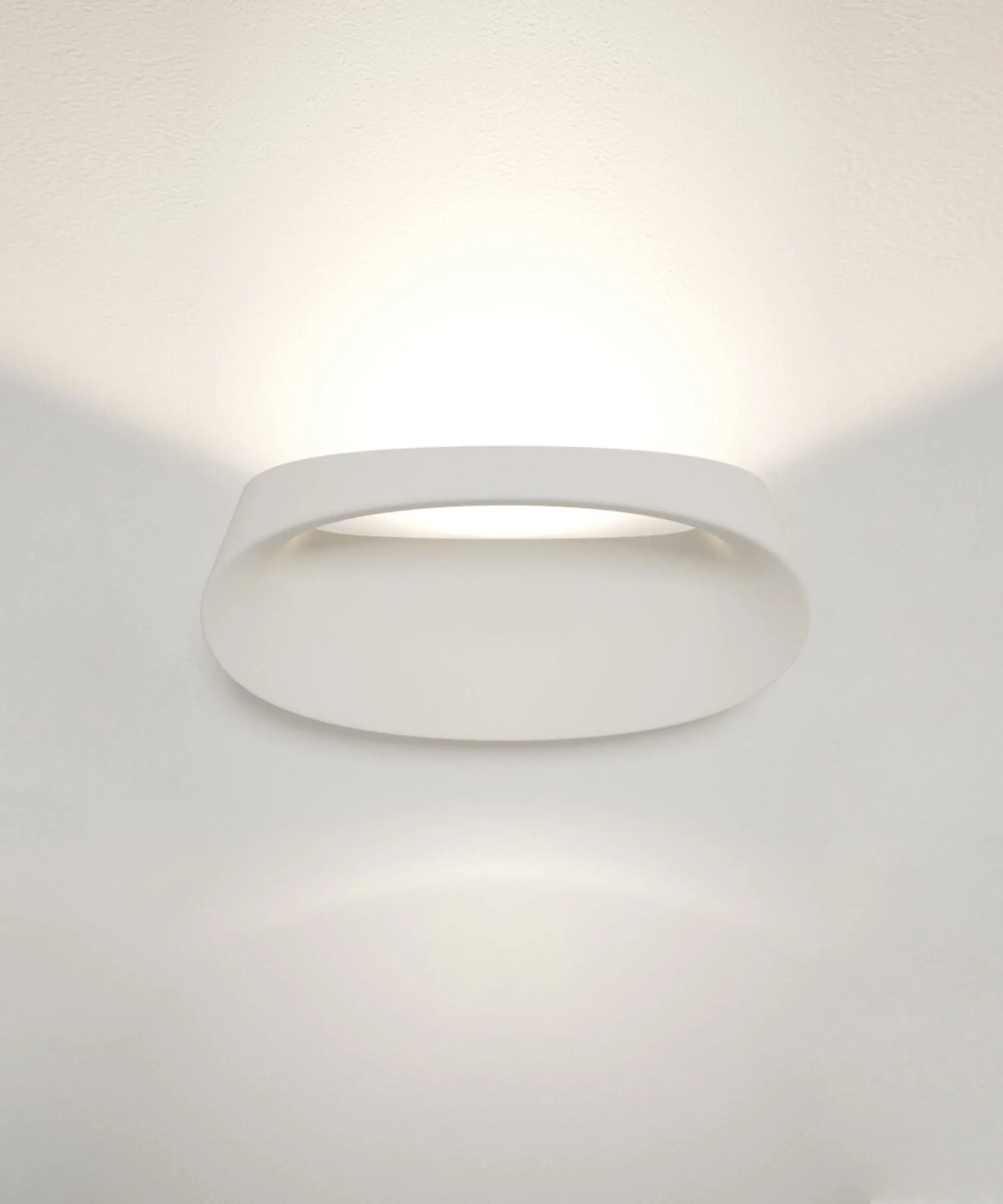 Lampada da parete Fontana Arte Bonnet in alluminio bianco