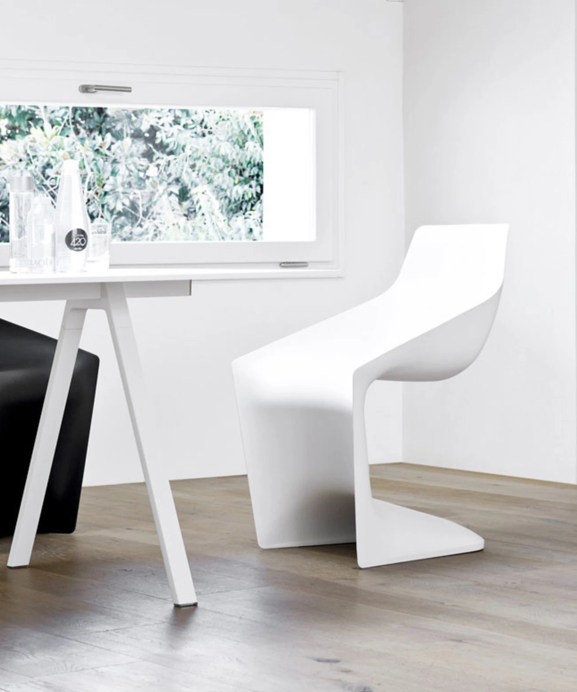 Sedia Pulp bianca di Kristalia in ambiente working