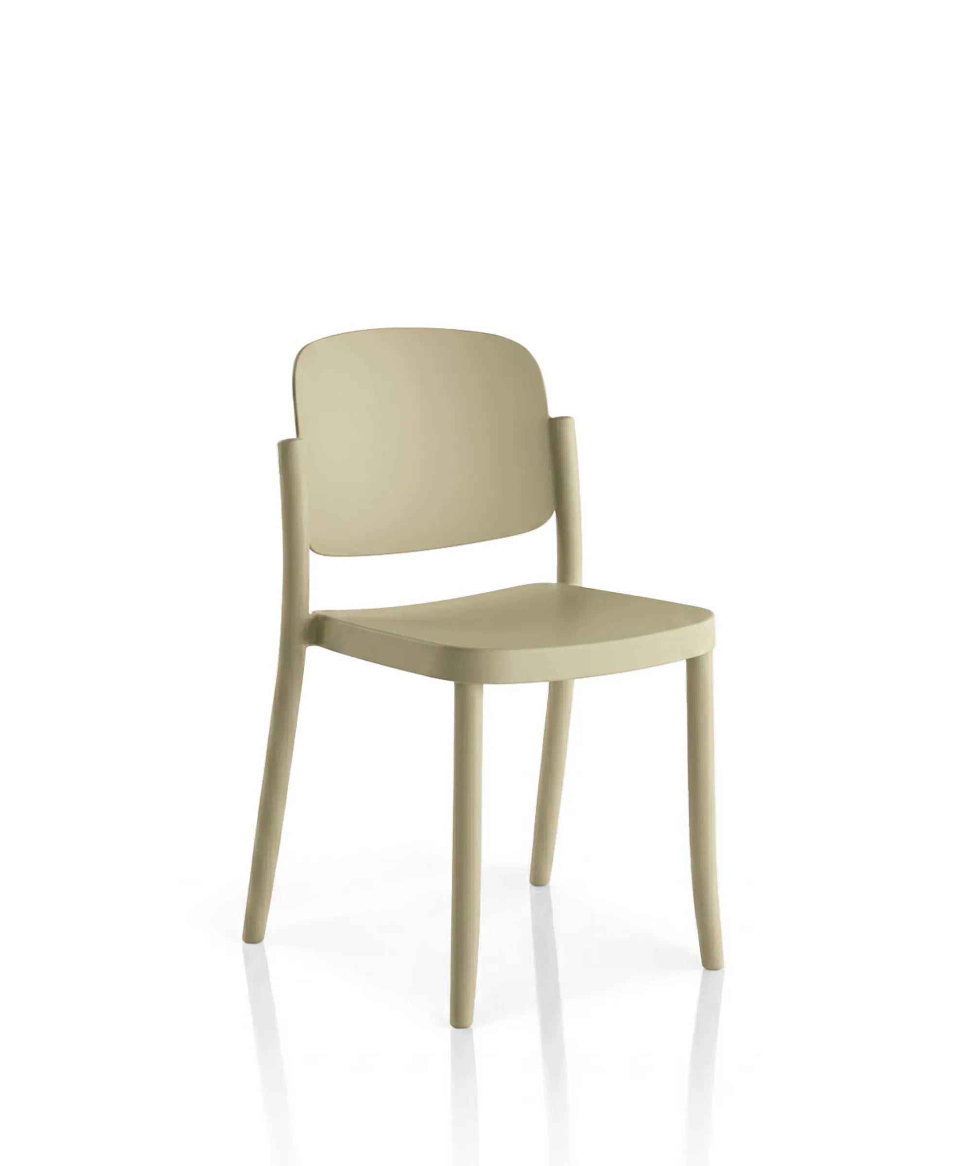 Sedia con braccioli Piazza 2 design Jun Yasumoto in polipropilene riciclato sabbia