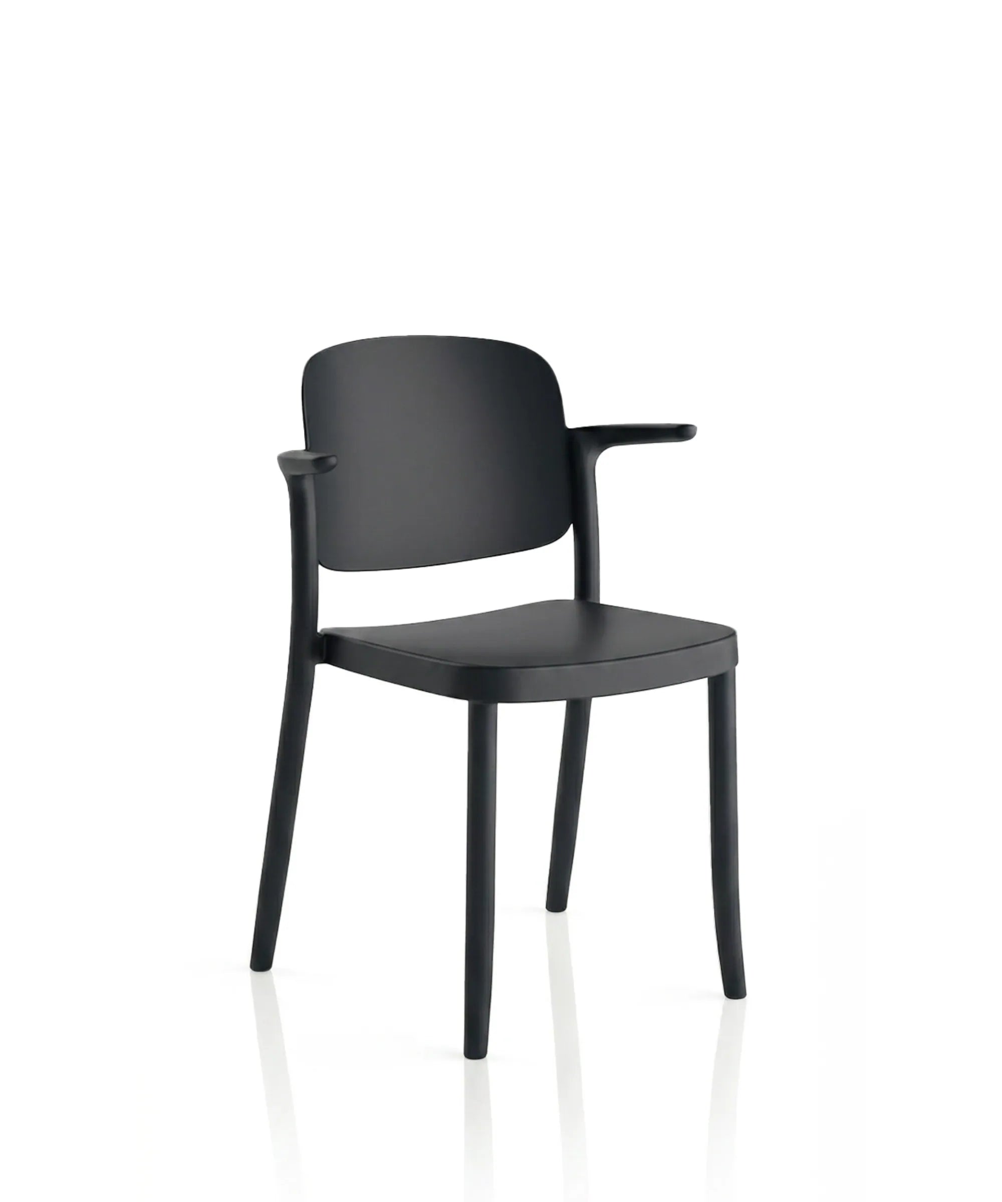 Sedia con braccioli Piazza 2 design Jun Yasumoto in polipropilene riciclato nero