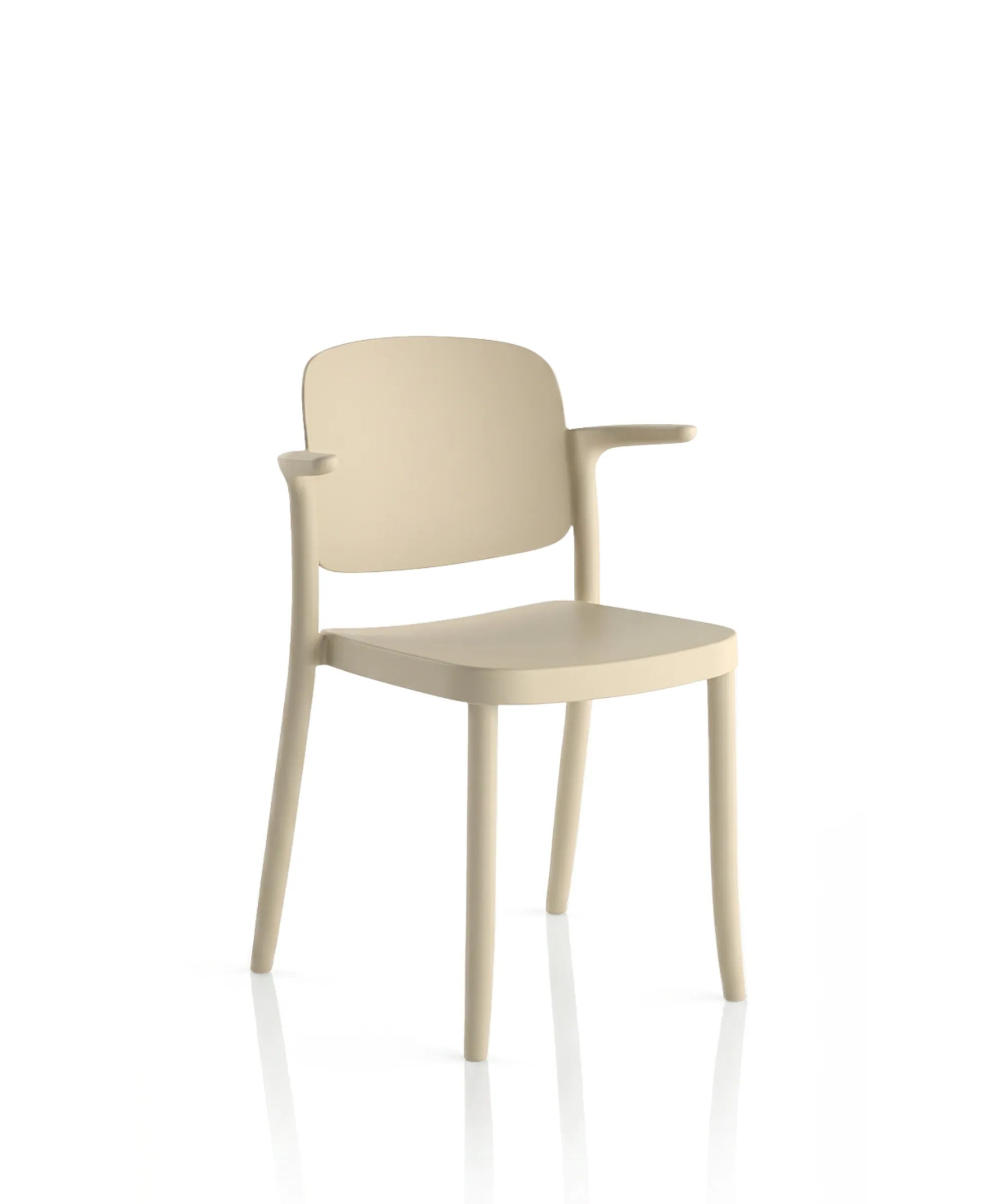 Sedia con braccioli Piazza 2 design Jun Yasumoto in polipropilene riciclato sabbia